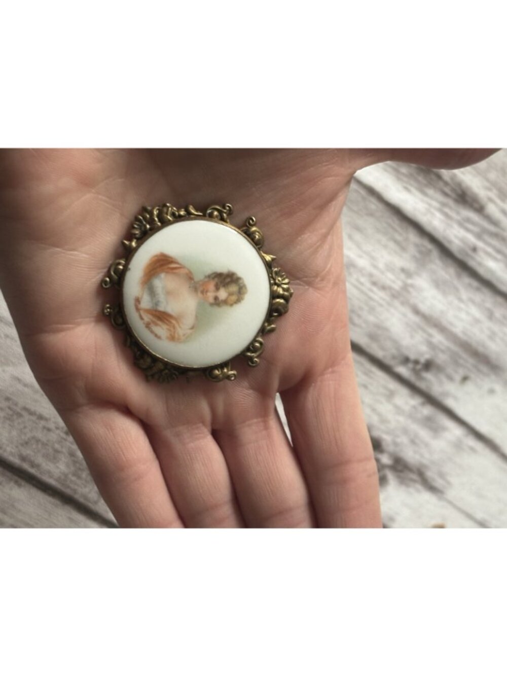 Antique Vintage Porcelain Portrait Pin Brooch Beautiful Lady Ornate Metal Edge - Picture 8 of 9